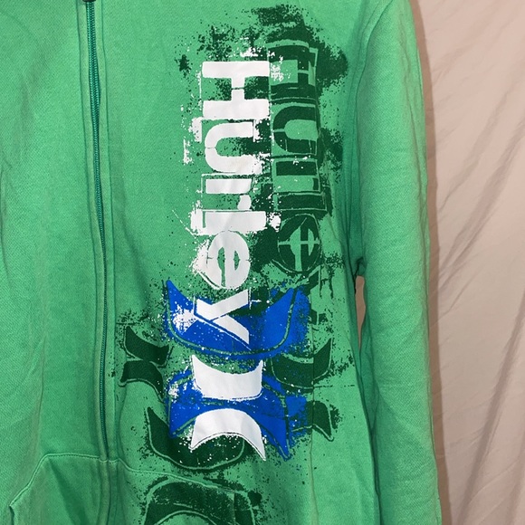 Hurley - Picture 2 of 8